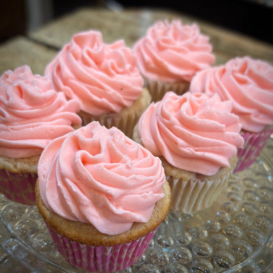 Strawberries and Cream Cupcakes (Pkg of 6)